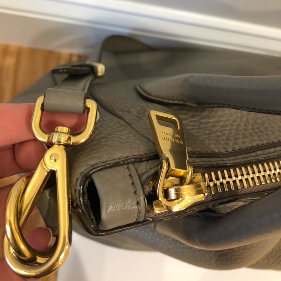 Prada bag - Picture 6 of 8